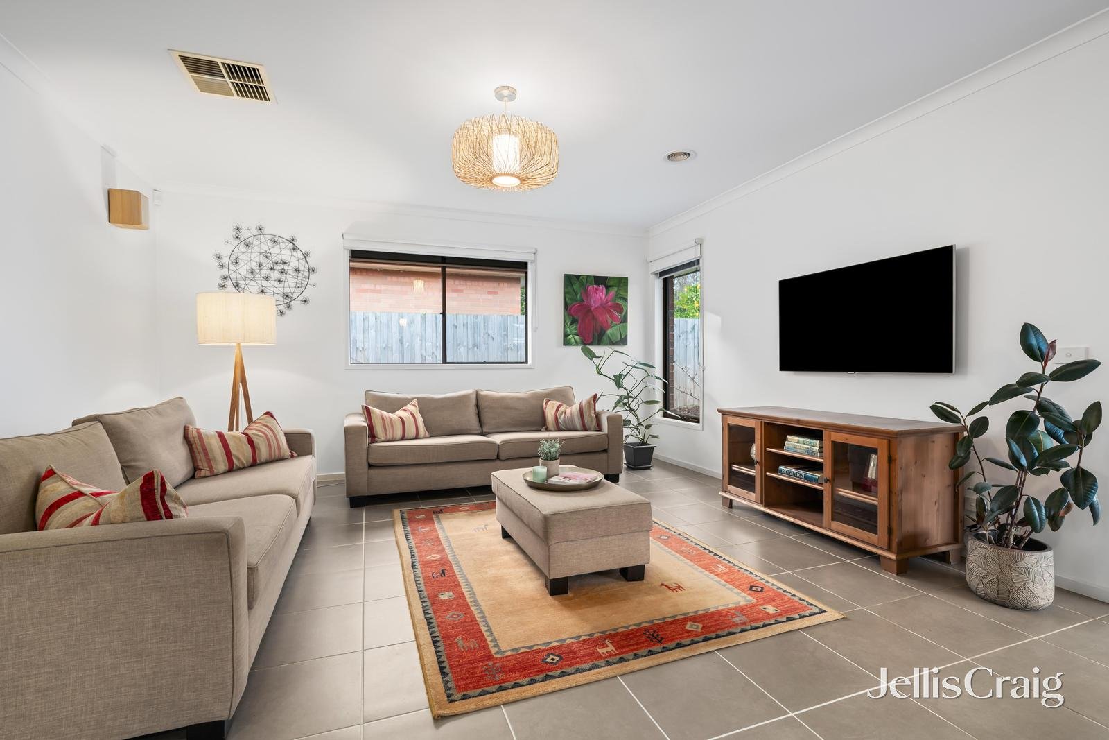 15 Abercromby Road, Blackburn South image 2