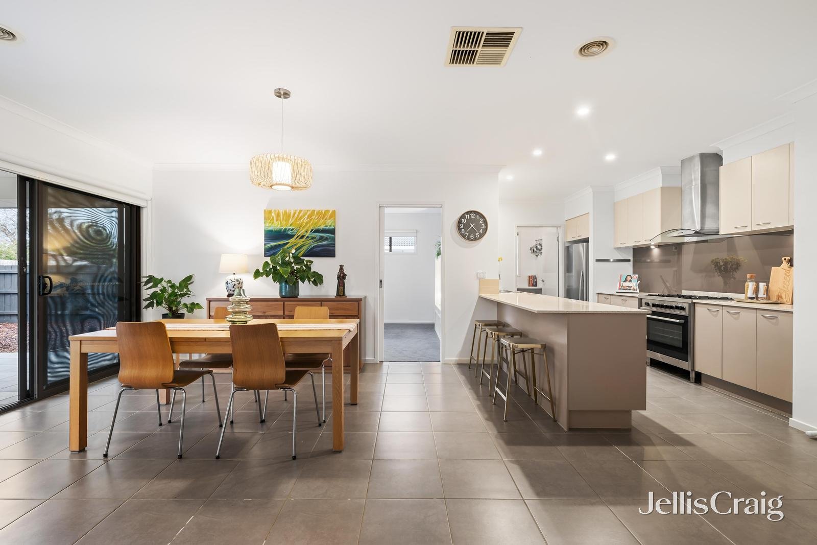 15 Abercromby Road, Blackburn South image 3