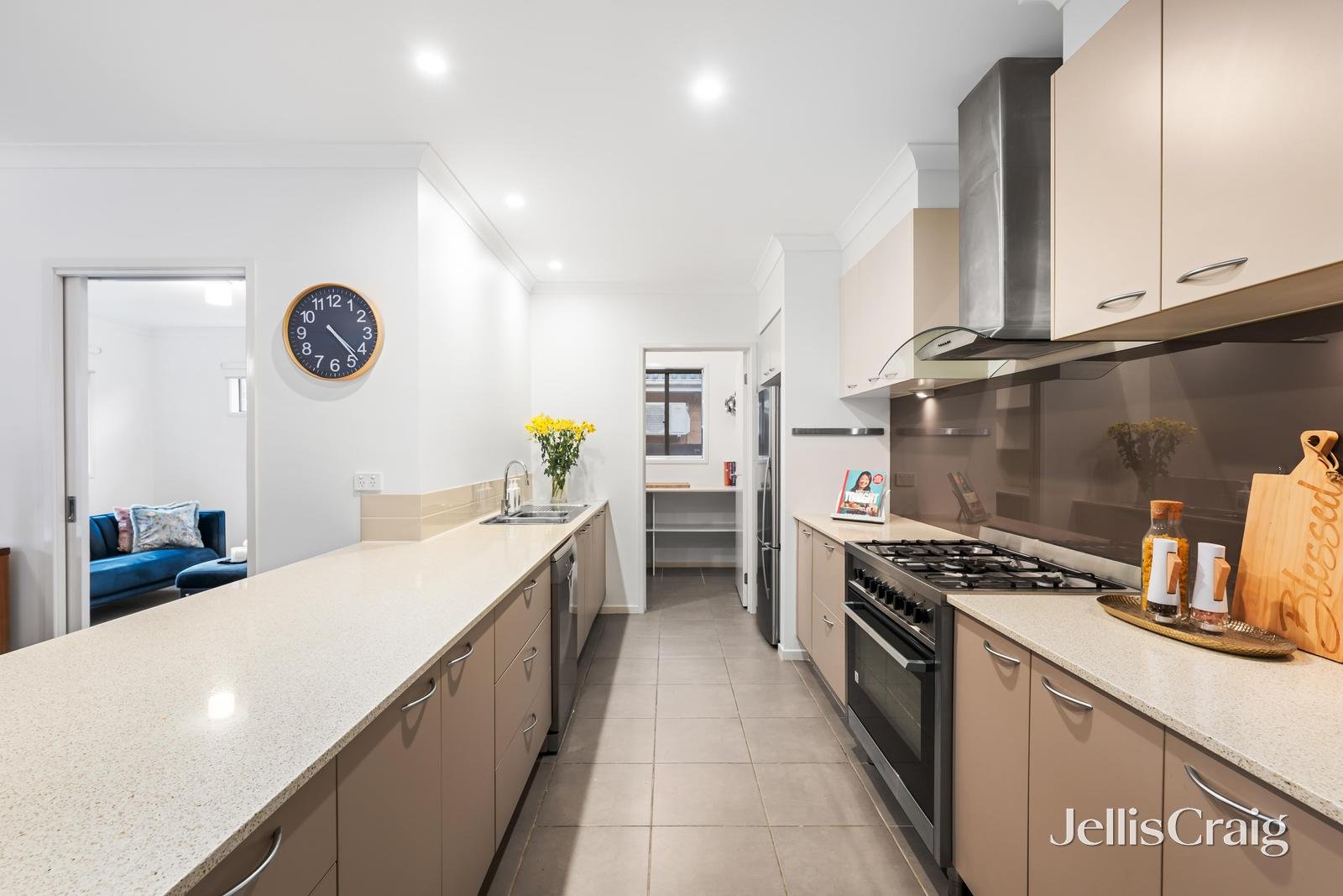 15 Abercromby Road, Blackburn South image 4