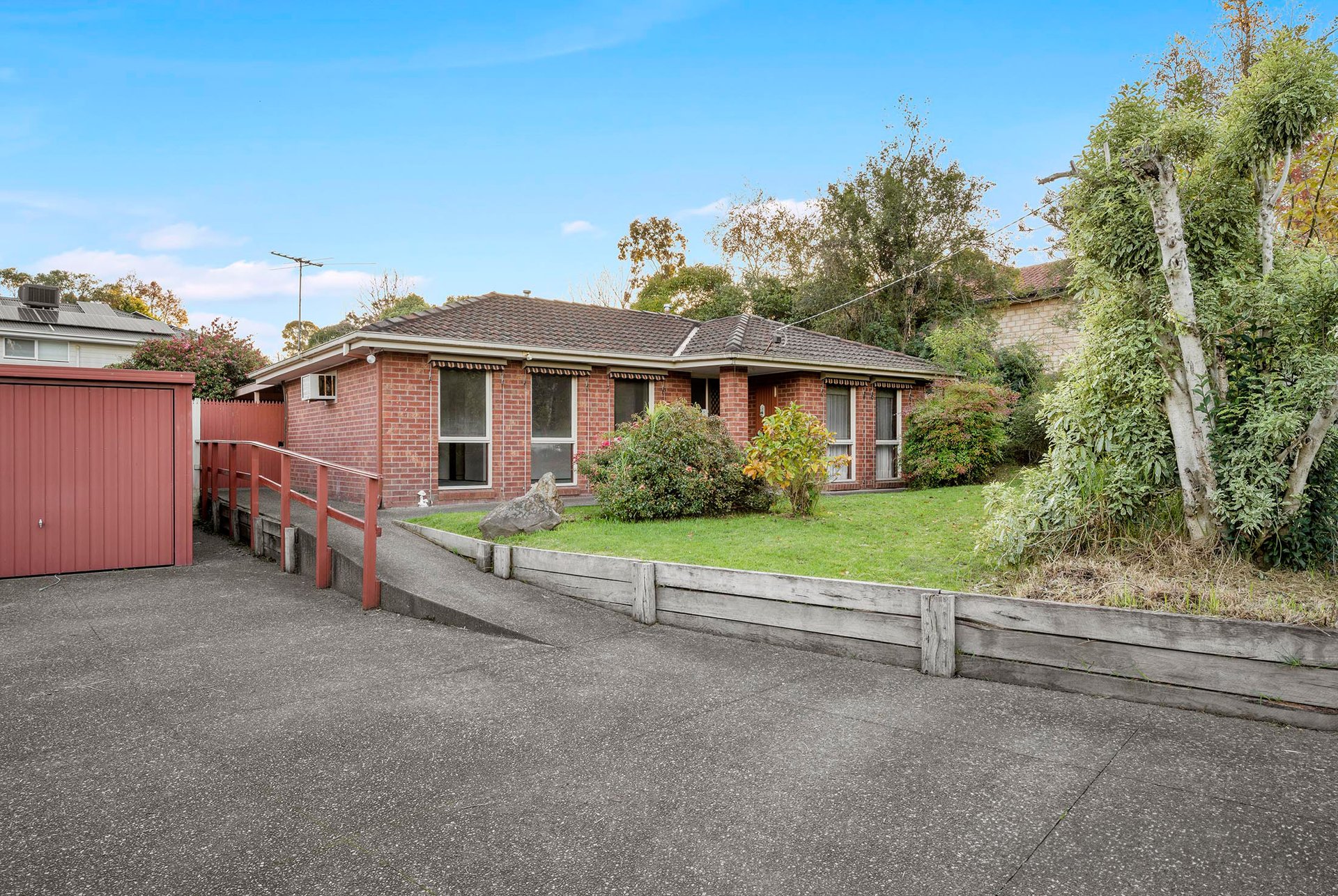 15 Alamein Avenue, Croydon image 1