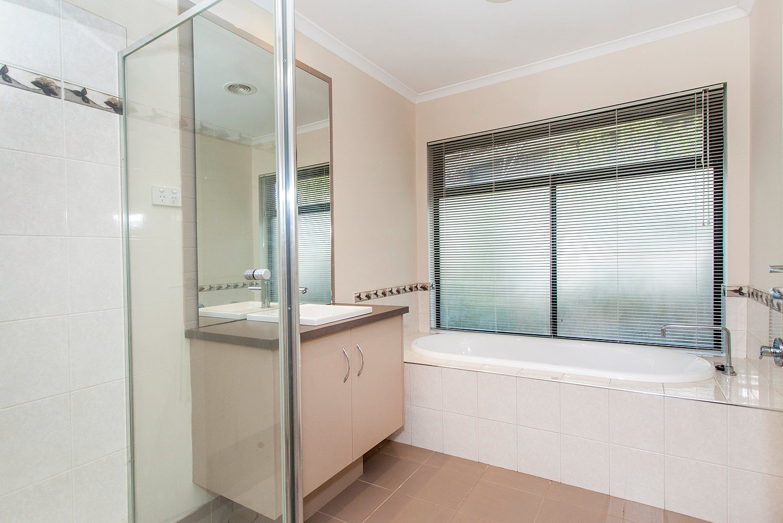 Property Gallery Thumbnail 6