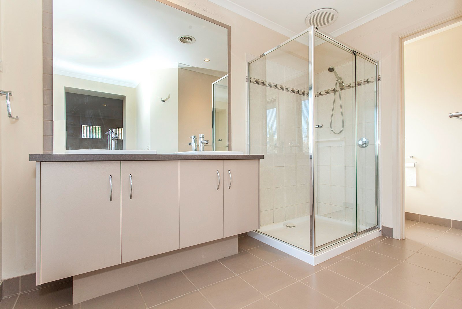 Property Gallery Thumbnail 8