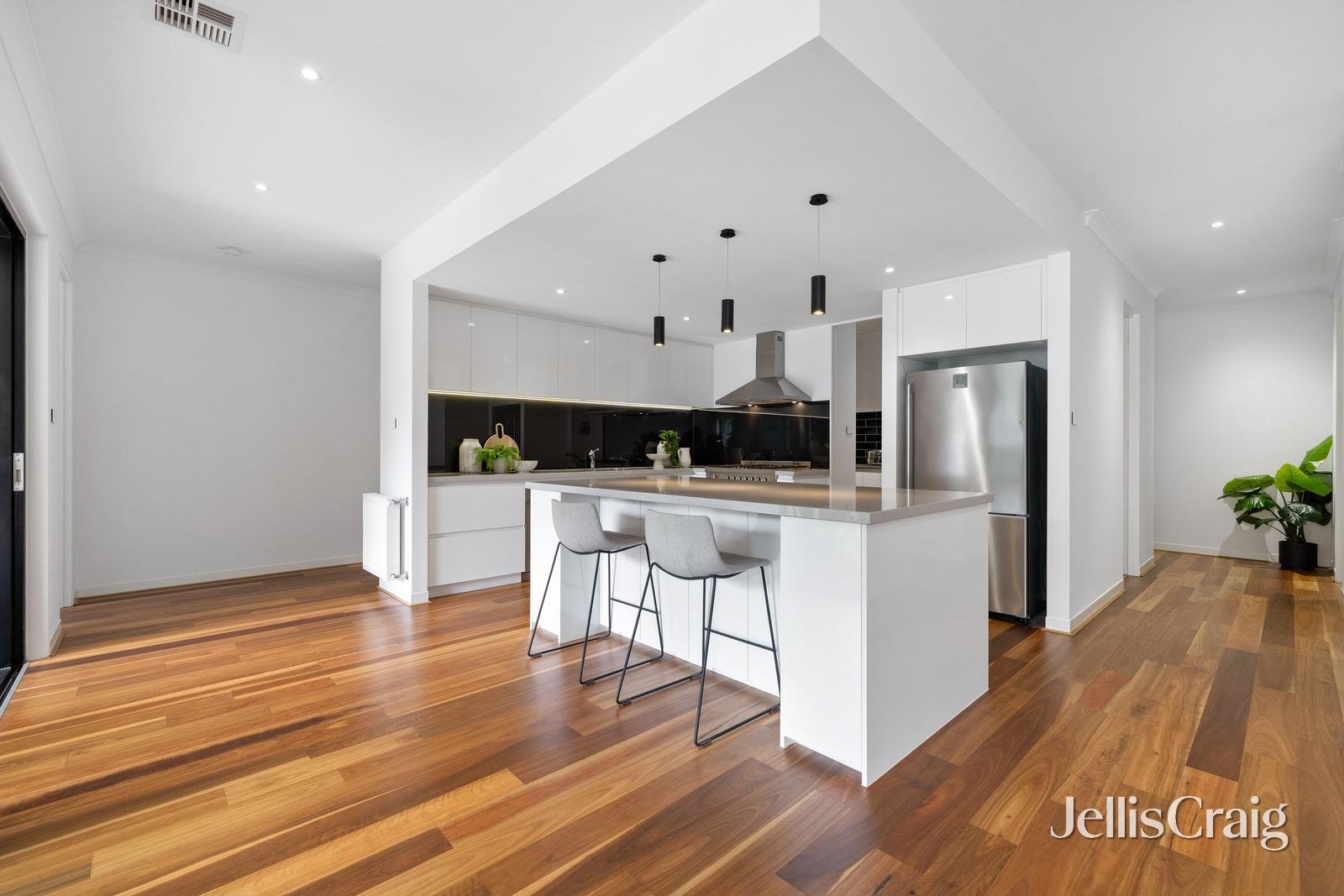 15 Alwyn Street, Mitcham image 3