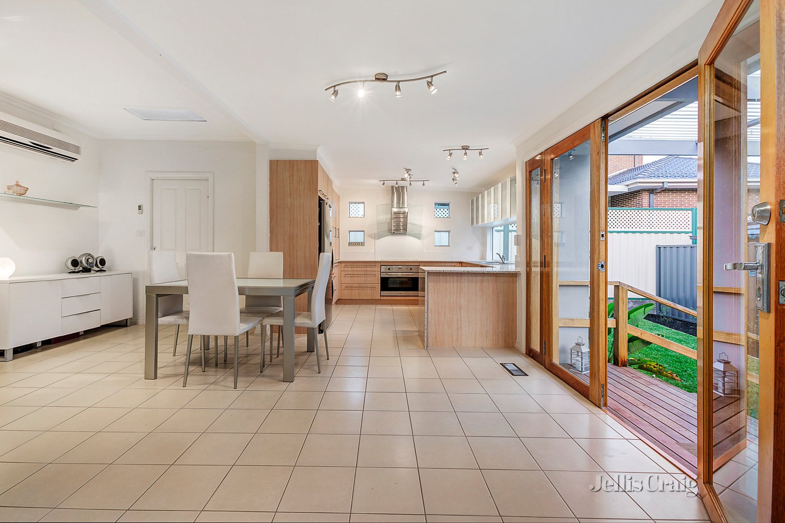 1/5 Ann Court, Mount Waverley image 2