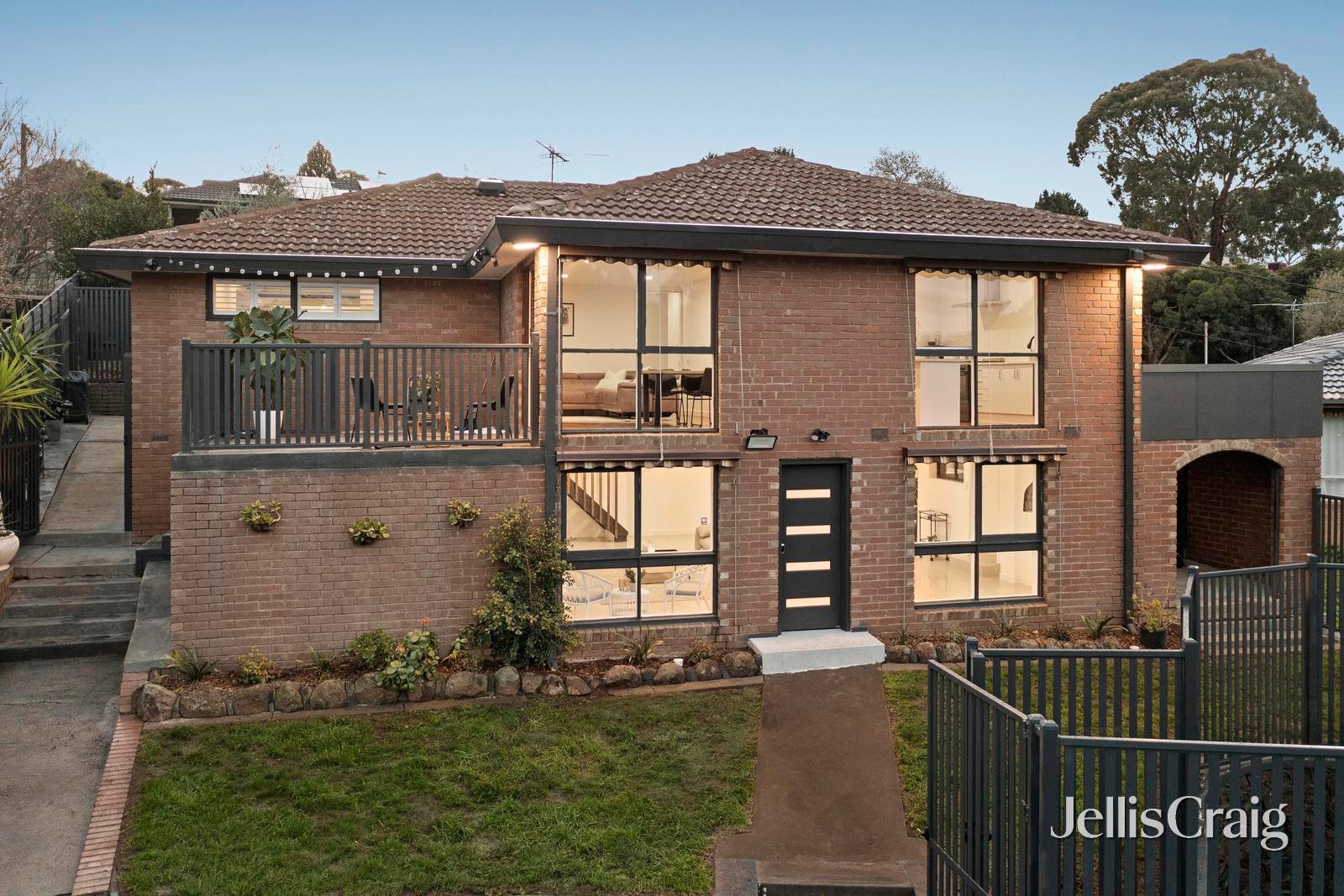 15 Auriol Court, Greensborough image 2