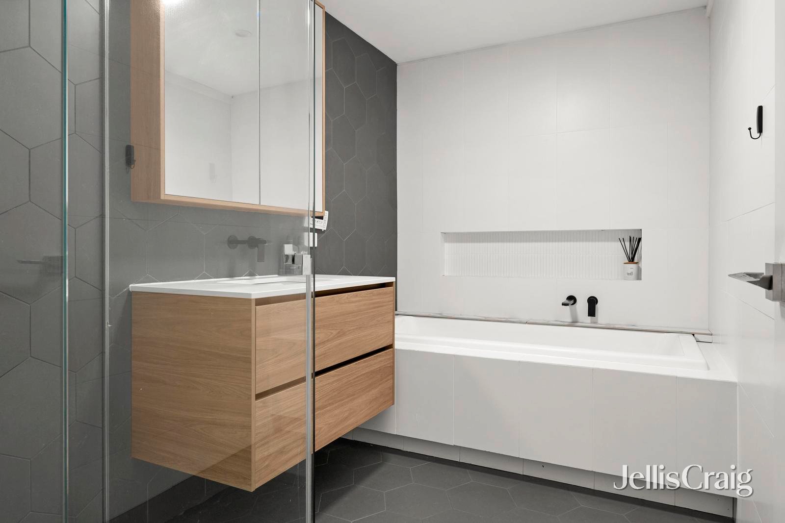 15 Auriol Court, Greensborough image 14