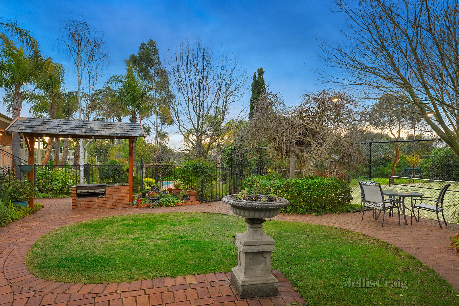 15 Aylesbury Way, Warrandyte image 10