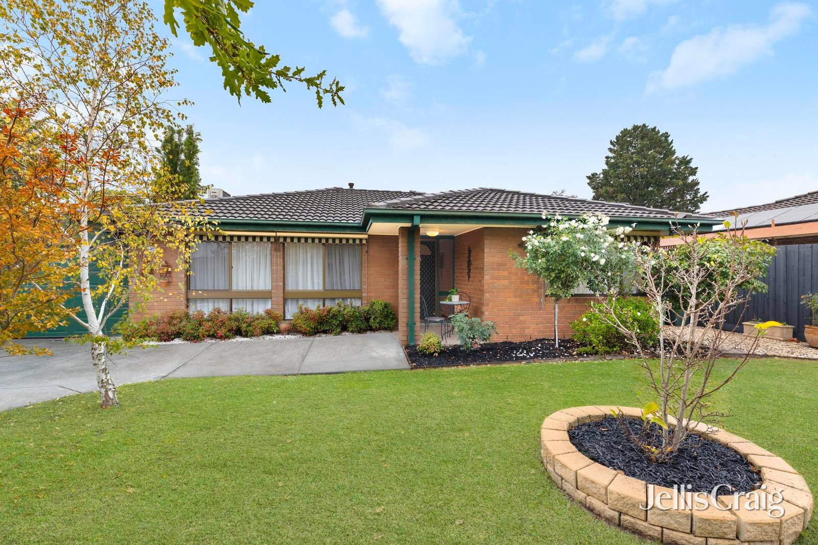 15 Balladonia Road, Rowville image 1