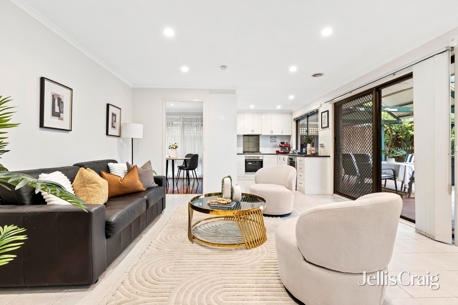 15 Balladonia Road, Rowville image 2