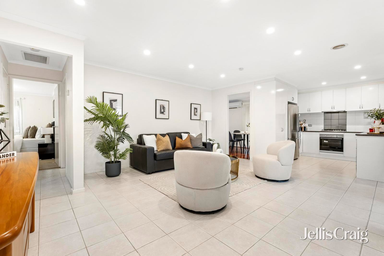 15 Balladonia Road, Rowville image 3