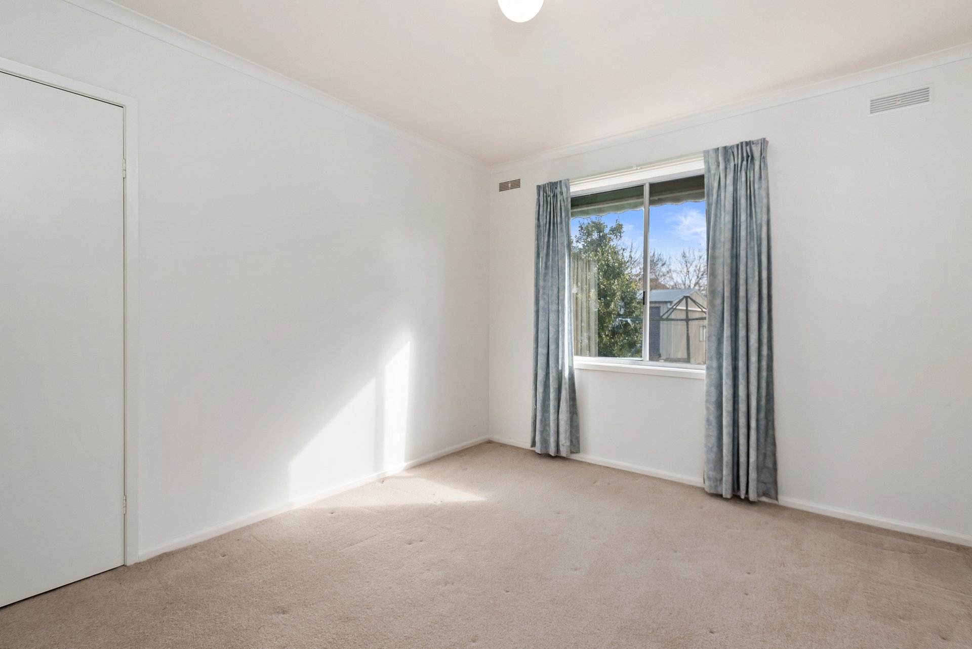 Property Gallery Thumbnail 7