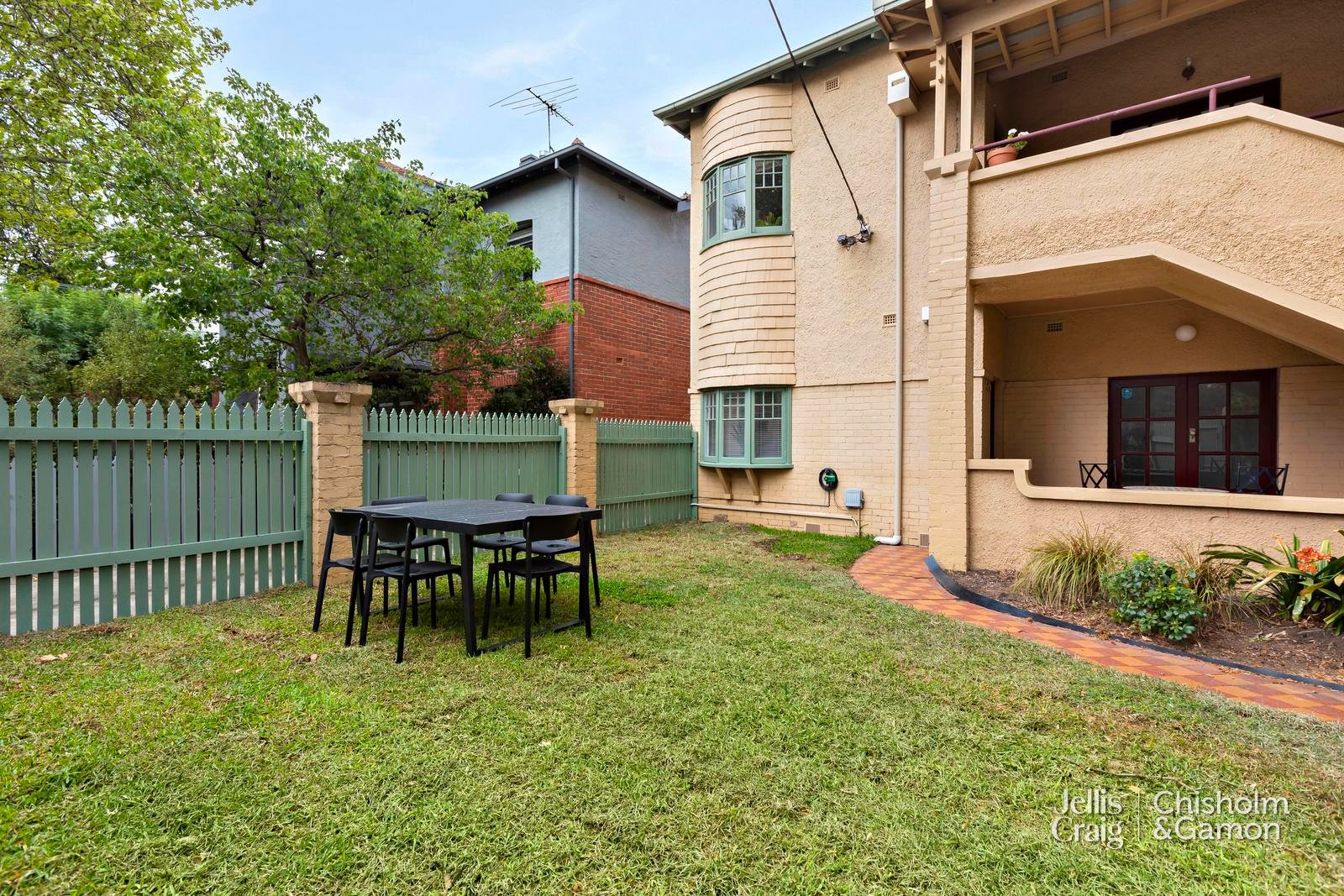 1/5 Beach Avenue, Elwood image 1