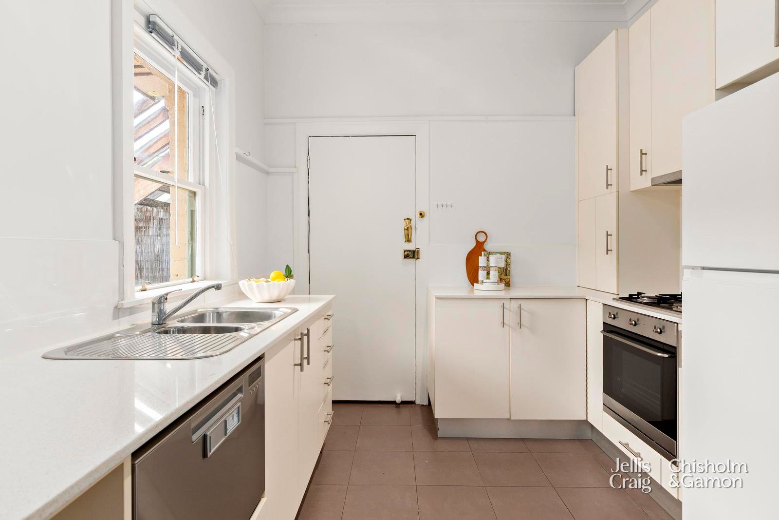 1/5 Beach Avenue, Elwood image 8