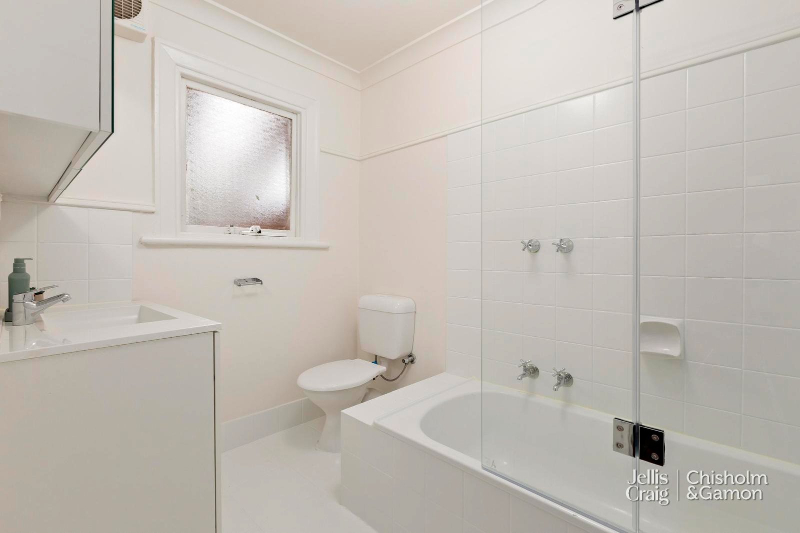 1/5 Beach Avenue, Elwood image 12