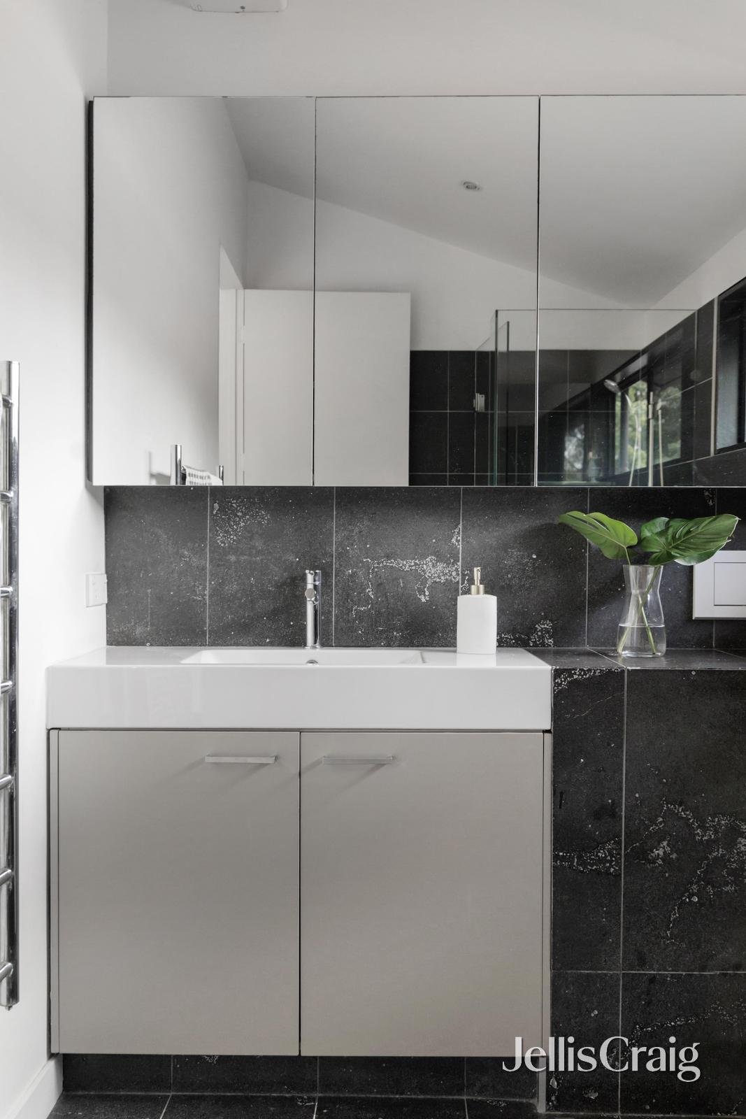 15 Beaconsfield Road, Hawthorn East image 15