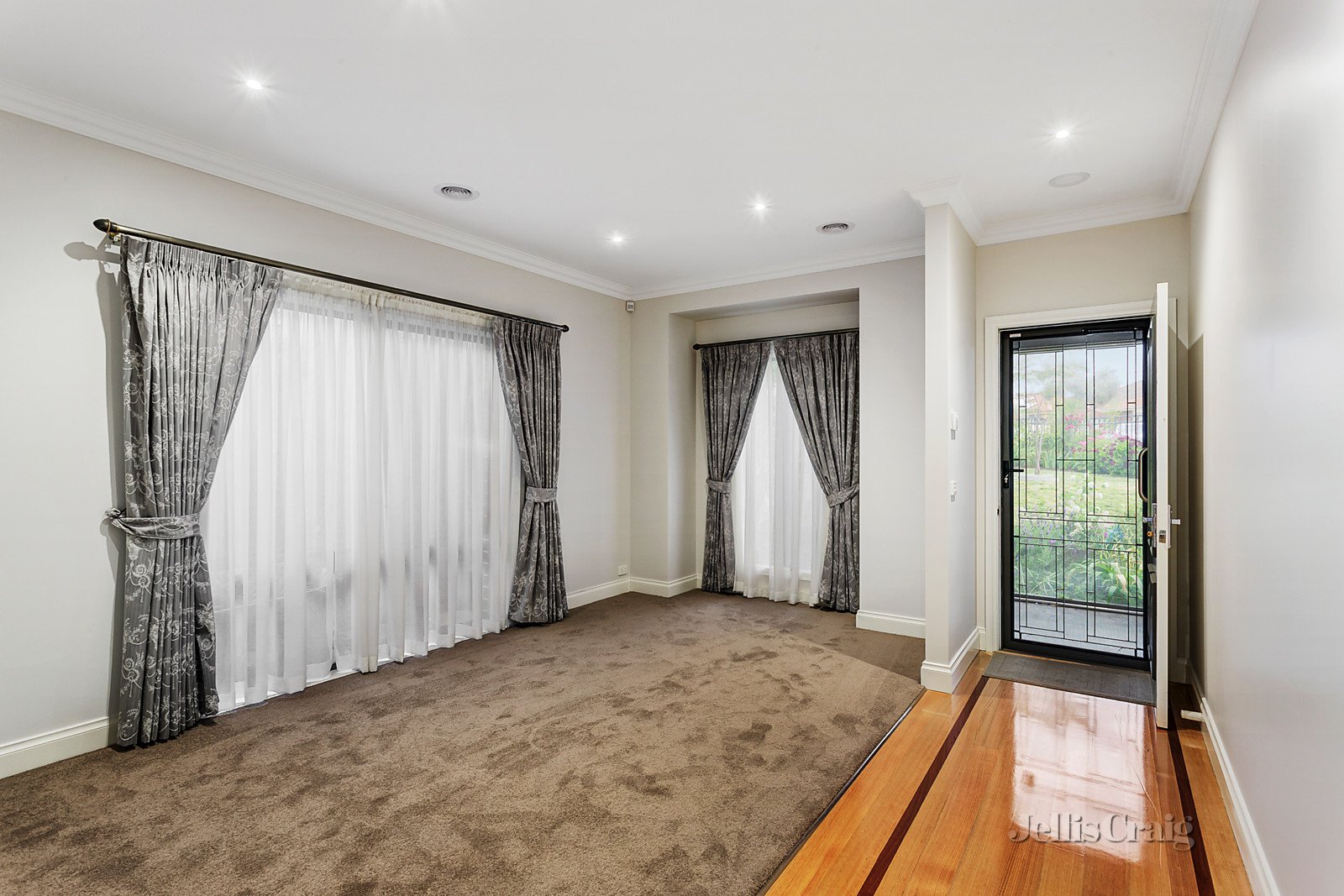 1/5 Bella Court, Doncaster East image 5