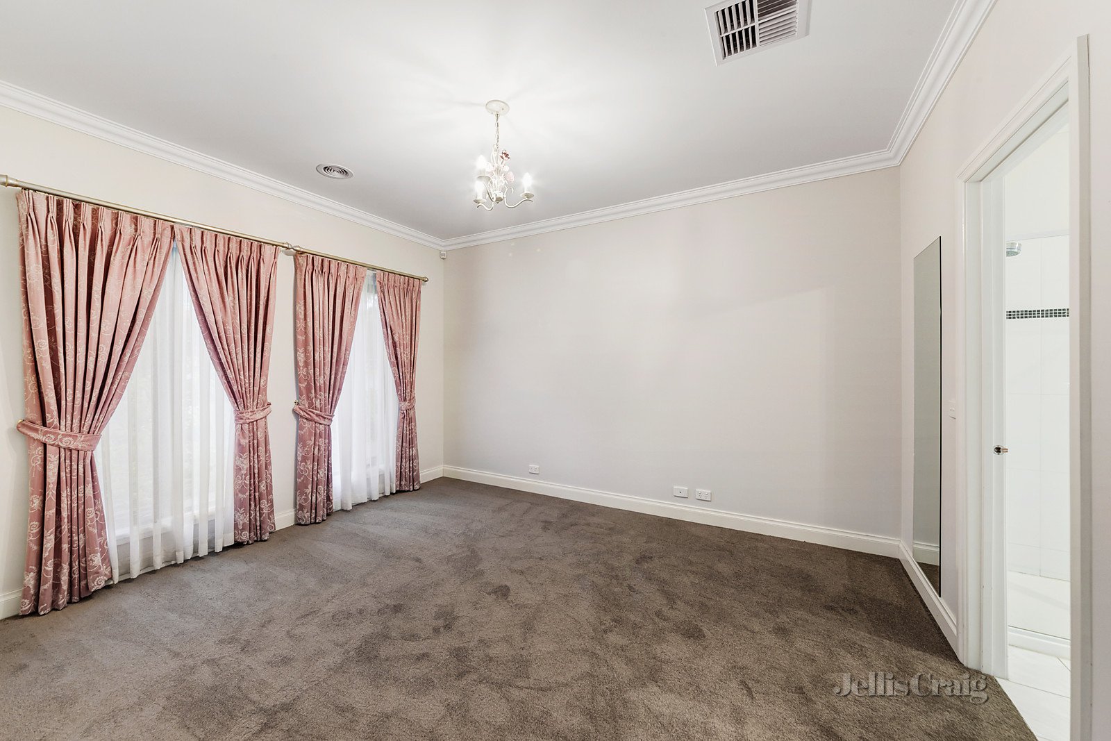 1/5 Bella Court, Doncaster East image 6