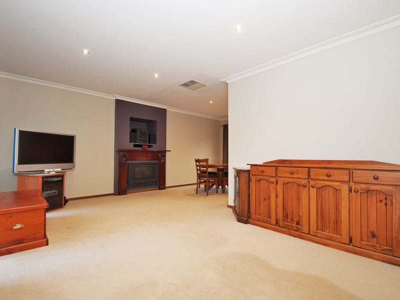 15 Birchwood Drive, Mooroolbark image 3