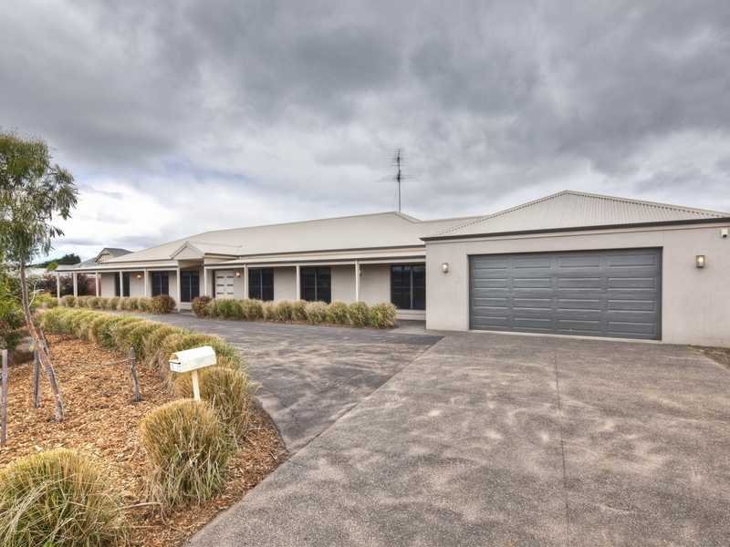 15 Birchwood Drive, St Albans Park image 1