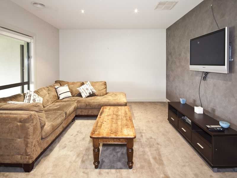 15 Birchwood Drive, St Albans Park image 11