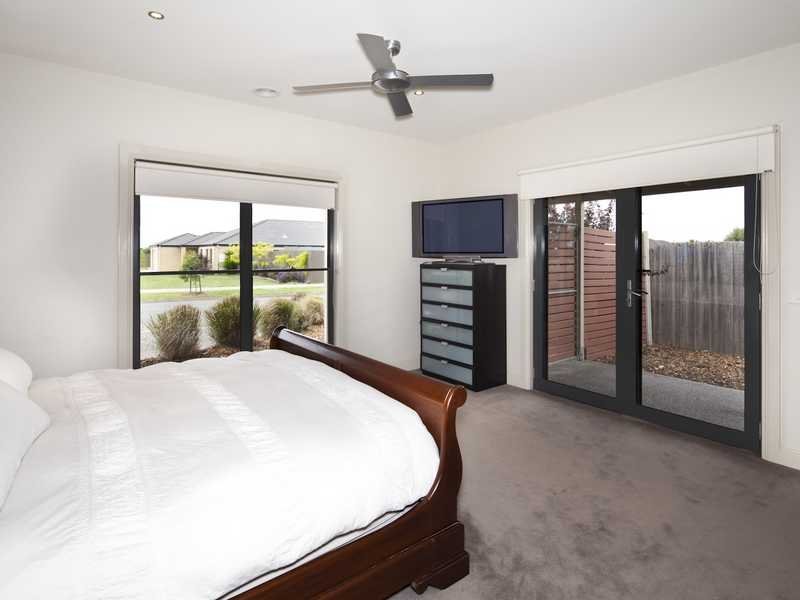 15 Birchwood Drive, St Albans Park image 12