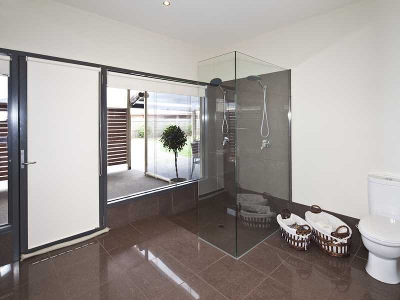15 Birchwood Drive, St Albans Park image 14