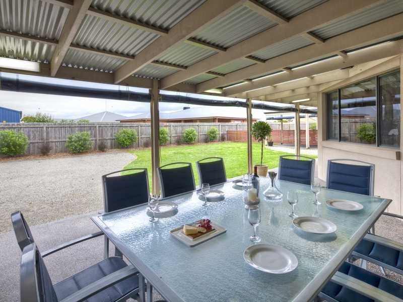 15 Birchwood Drive, St Albans Park image 21
