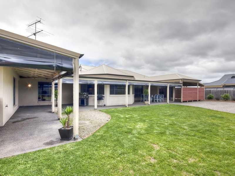 15 Birchwood Drive, St Albans Park image 23