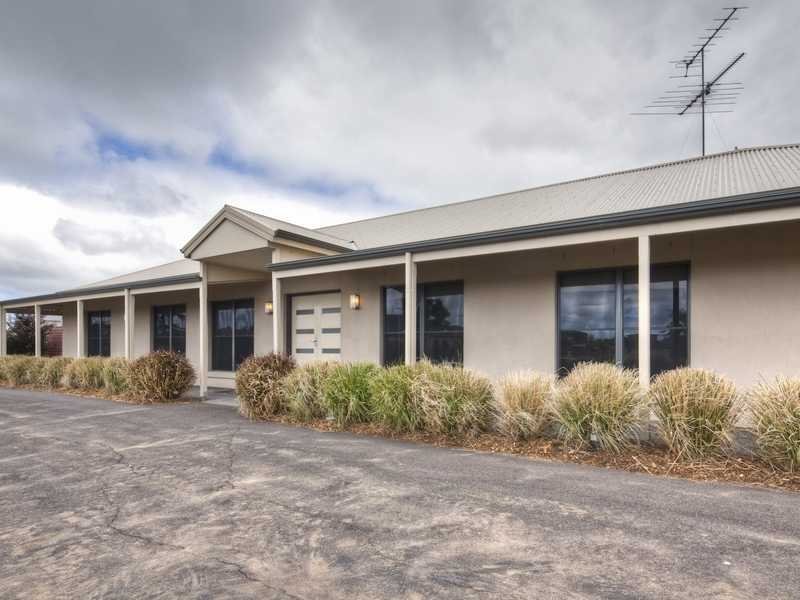 15 Birchwood Drive, St Albans Park image 25
