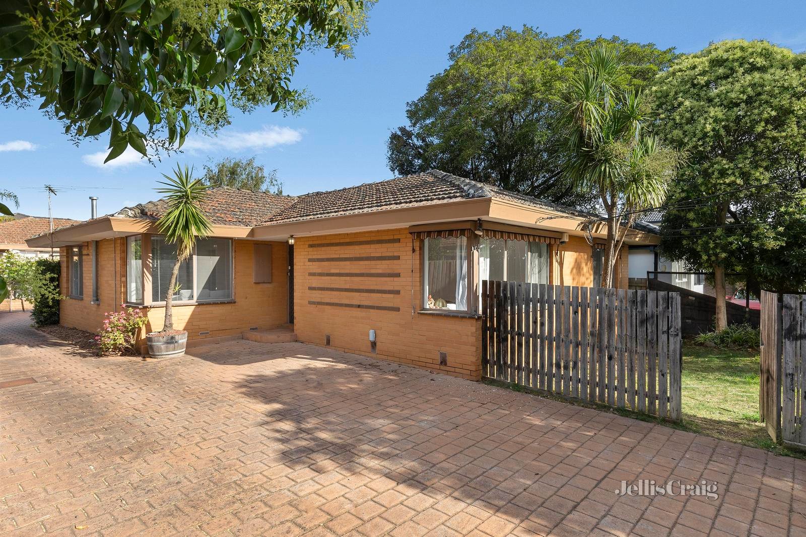 1/5 Blanche Court, Doncaster East image 1