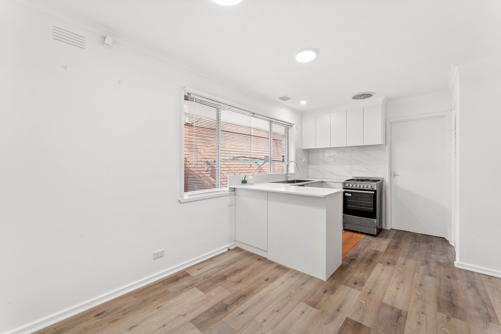 1/5 Blanche Court, Doncaster East image 3