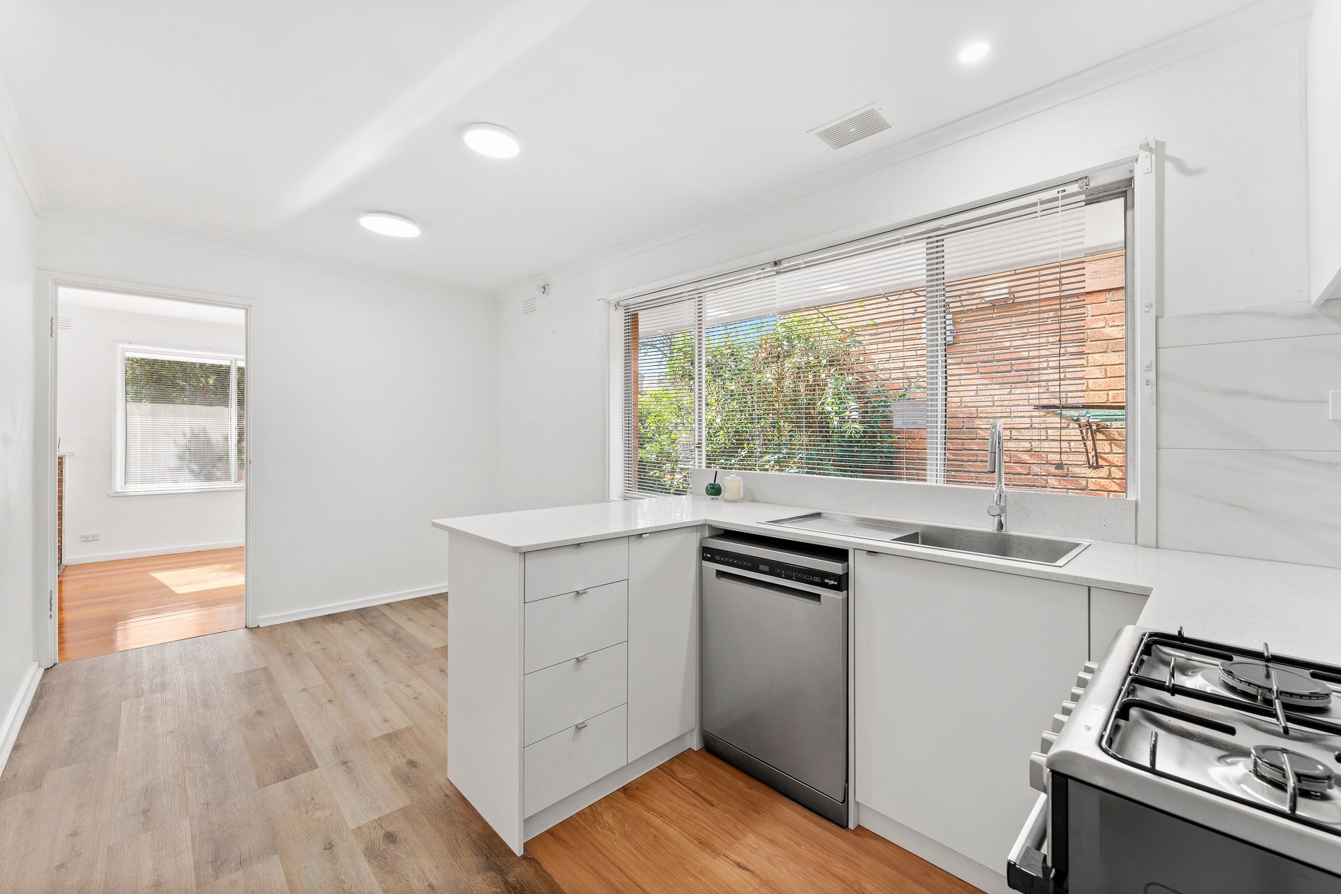 1/5 Blanche Court, Doncaster East image 4