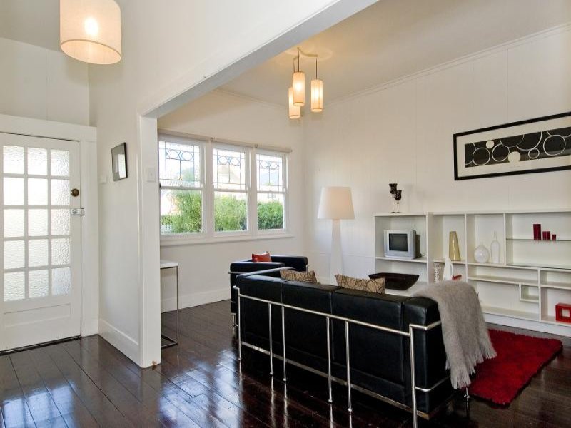 15 Blessington Street, Newtown image 3