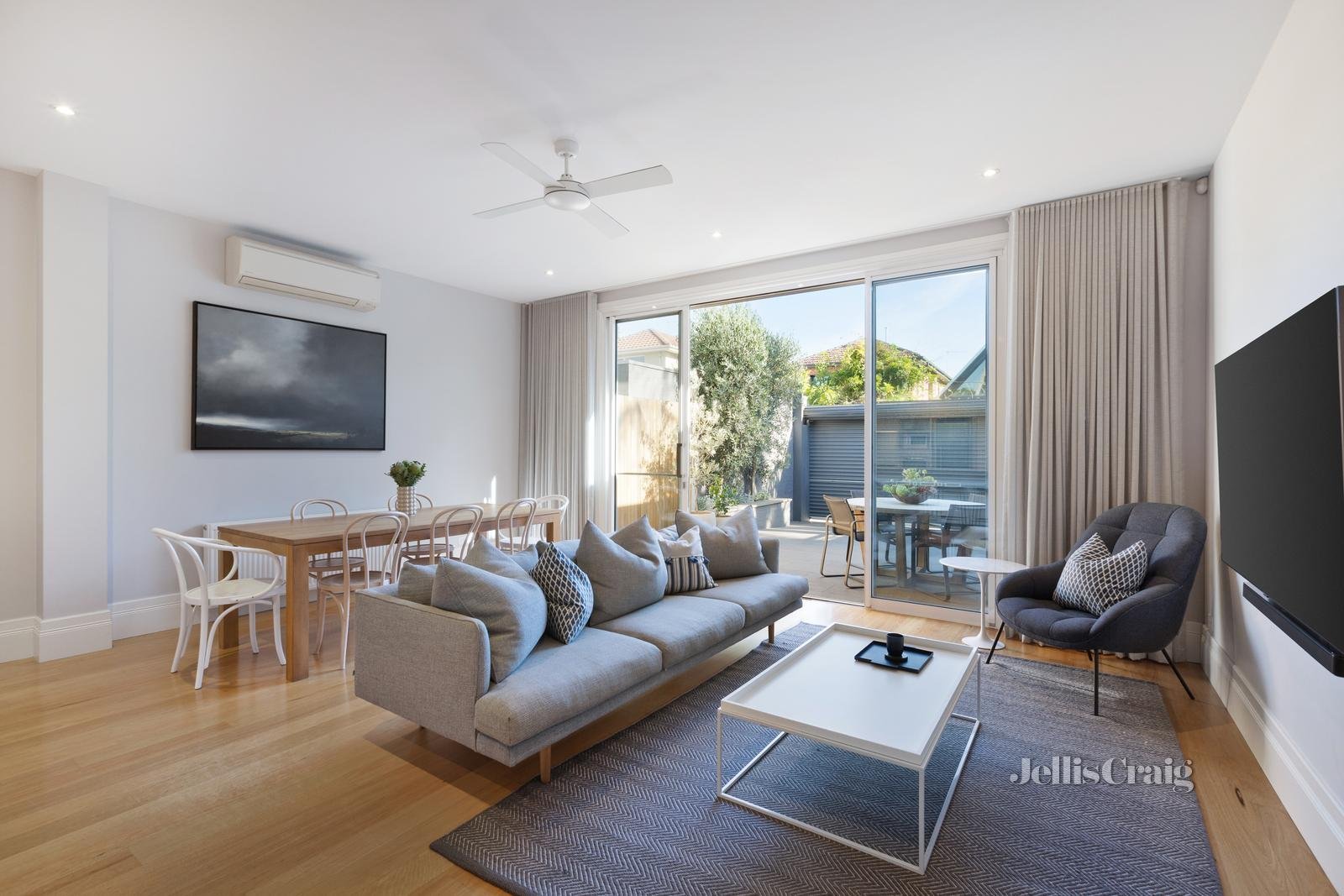 15 Bowen St, Prahran image 2