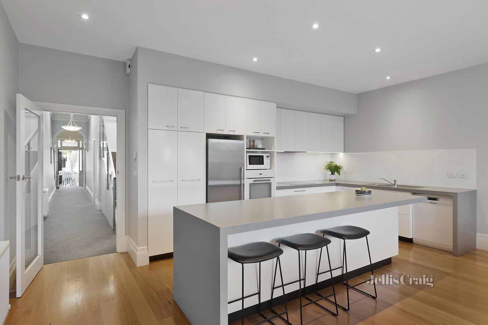 15 Bowen St, Prahran image 3