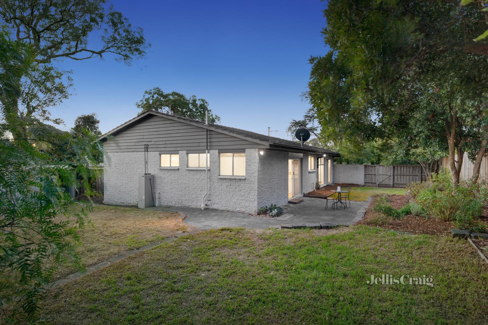 15 Boyce Avenue, Briar Hill image 12