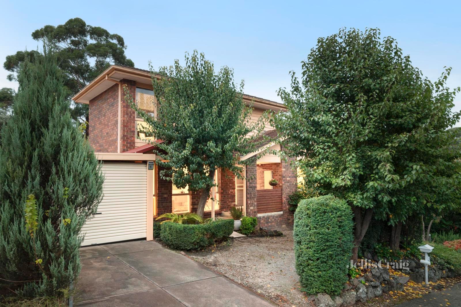 15 Brinawa Drive, Greensborough image 1