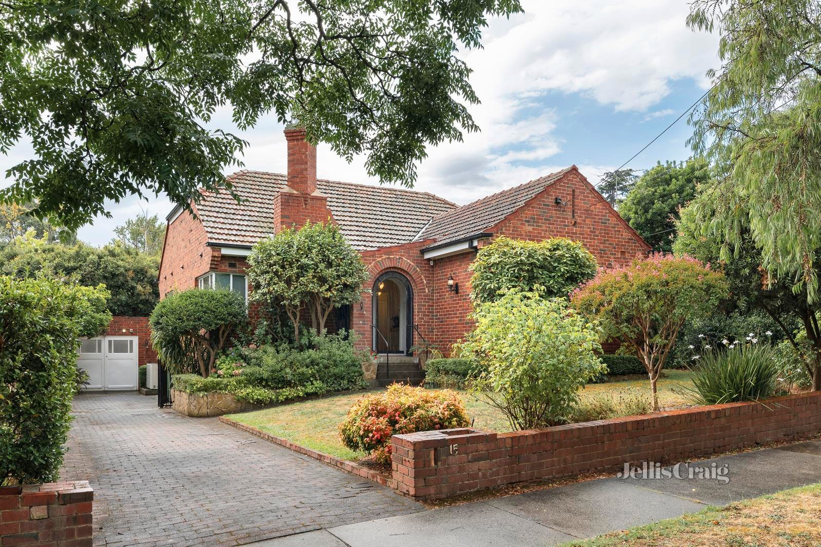 15 Burton Crescent, Ivanhoe East image 1