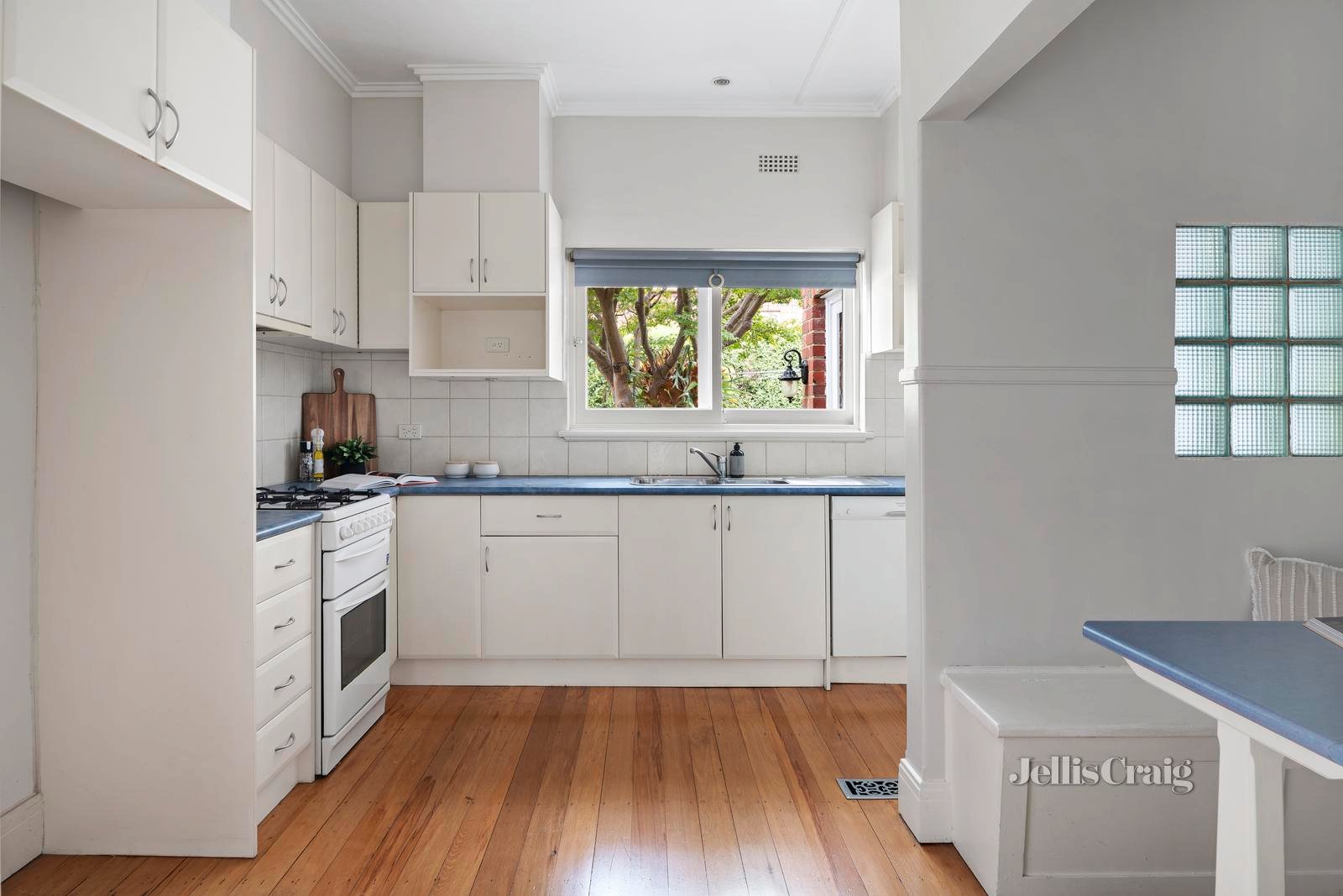 15 Burton Crescent, Ivanhoe East image 7