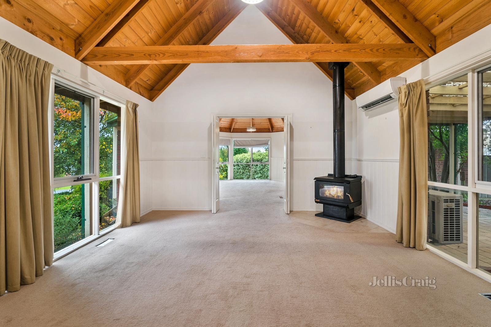 15 Carinya Drive, Gisborne image 2