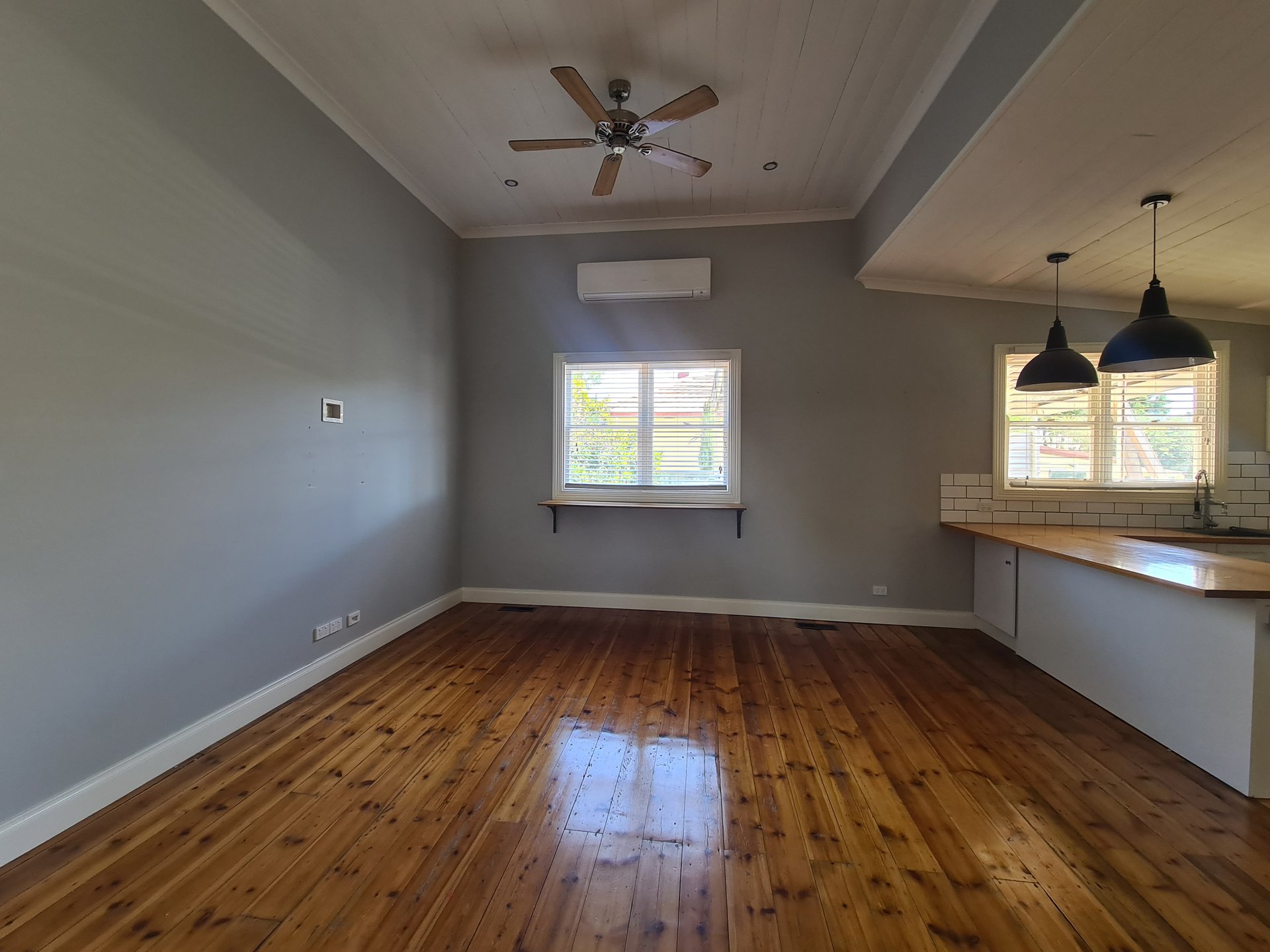 15 Carolin Street, Flora Hill image 3