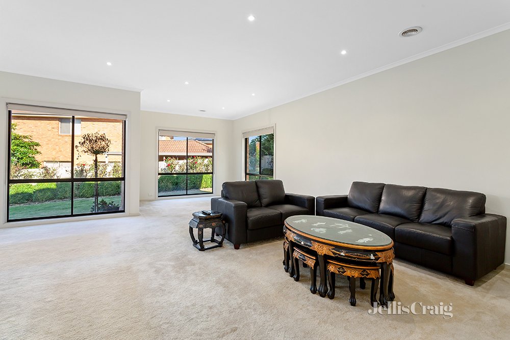15 Casey Crescent, Viewbank image 4