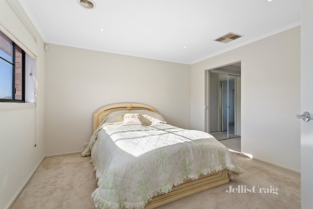 15 Casey Crescent, Viewbank image 9