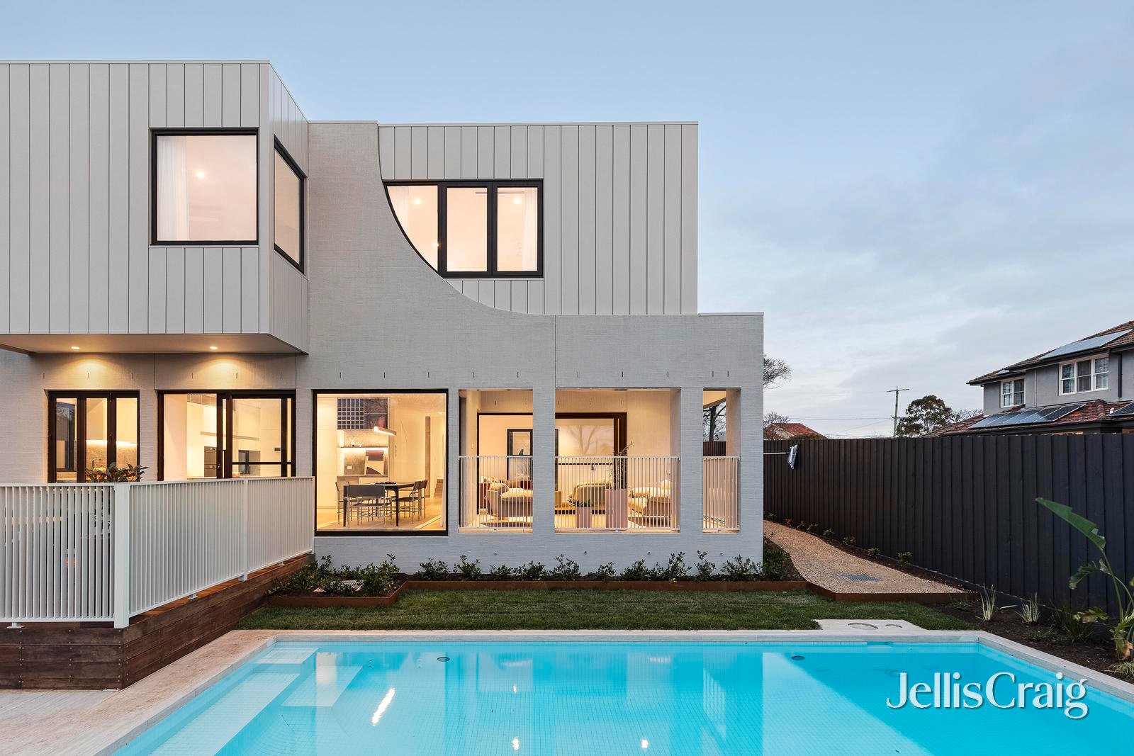 15 Castella Street, Ivanhoe East image 2
