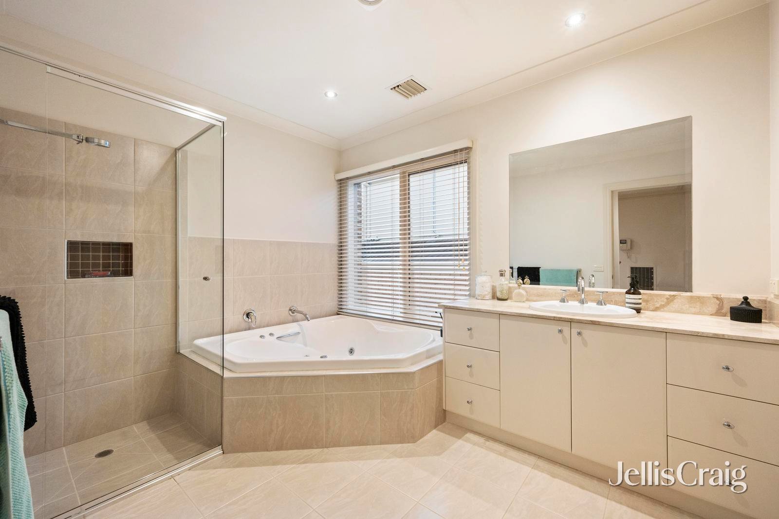 15 Chateau Rise, Bulleen image 6