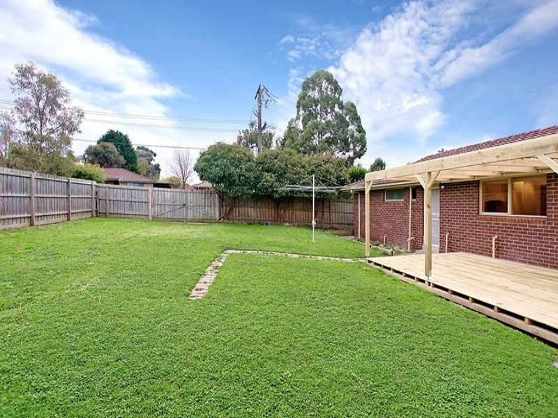 15 Chesney Drive, Ringwood image 3