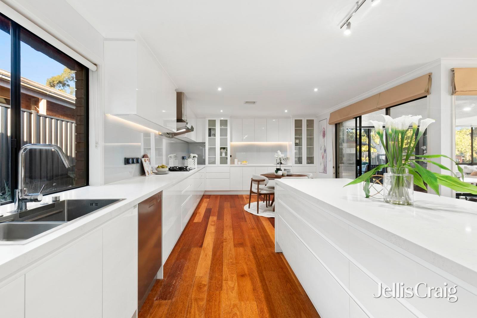 15 Clauscen Drive, Rowville image 5