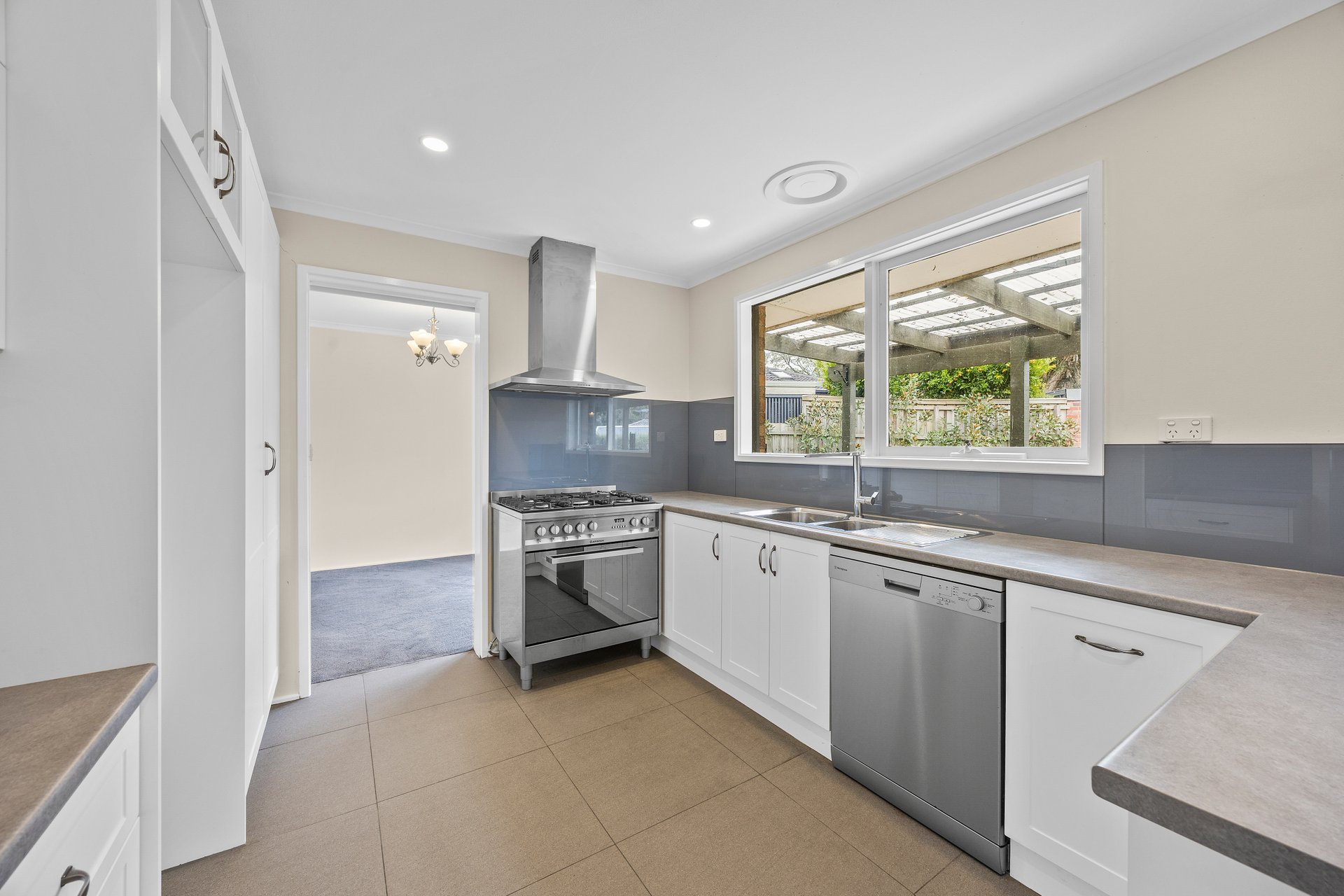 15 Coachman Square, Wantirna image 4