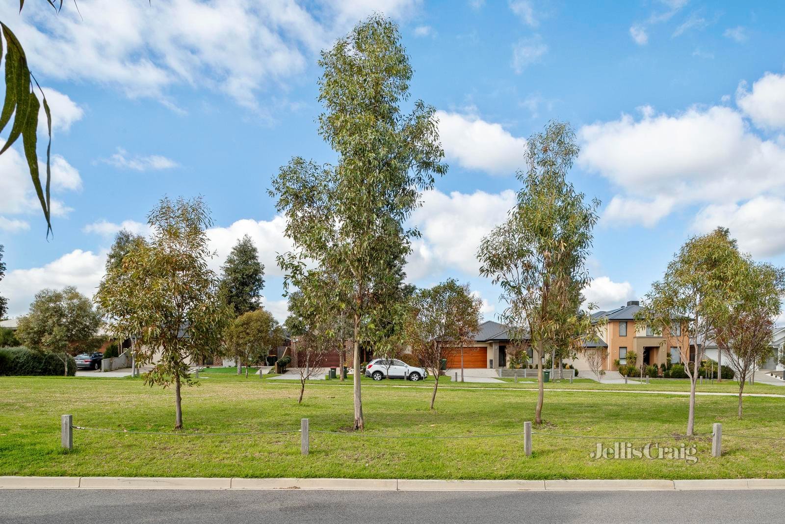 15 Cobungra Grove, Wollert image 13