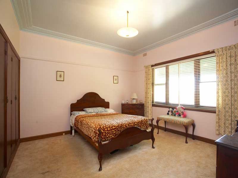 15 Collett Avenue, Ringwood image 5